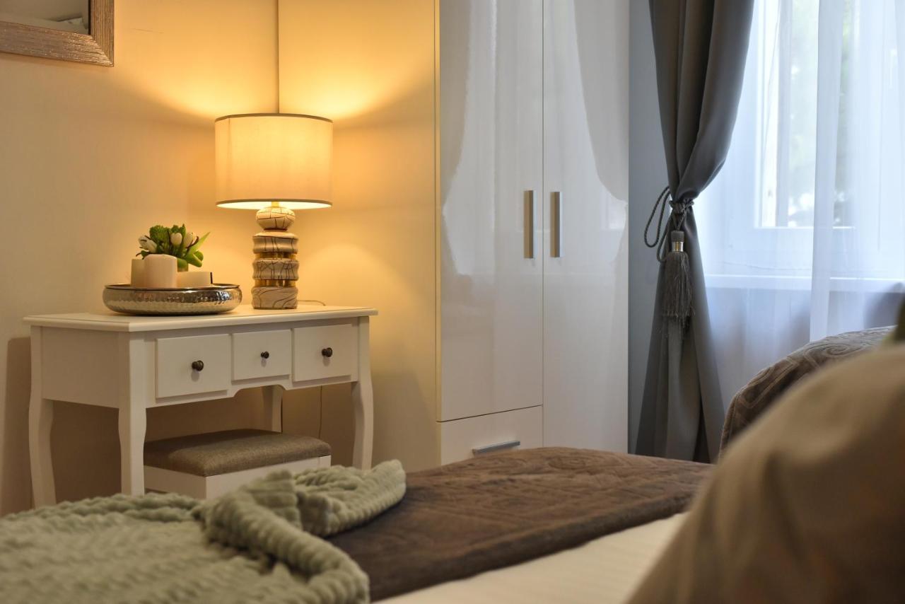 Zadar Center Beach Apartment - Directly On The Sea Extérieur photo