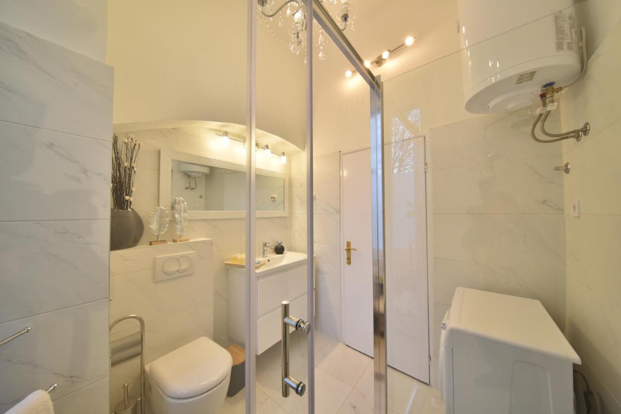 Zadar Center Beach Apartment - Directly On The Sea Extérieur photo