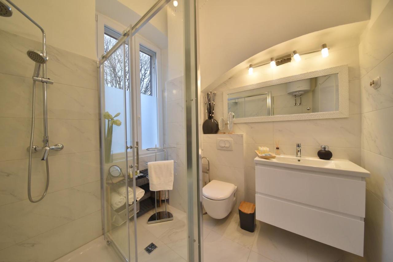Zadar Center Beach Apartment - Directly On The Sea Extérieur photo